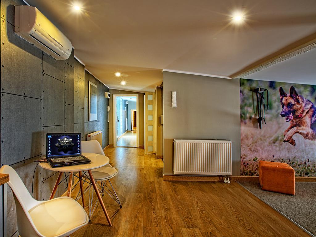 Stare Kino Cinema Aparthotel Lodž